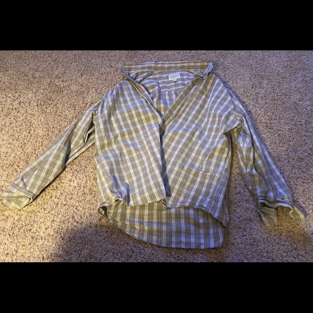 Men’s 2XL long sleeve button down shirt.